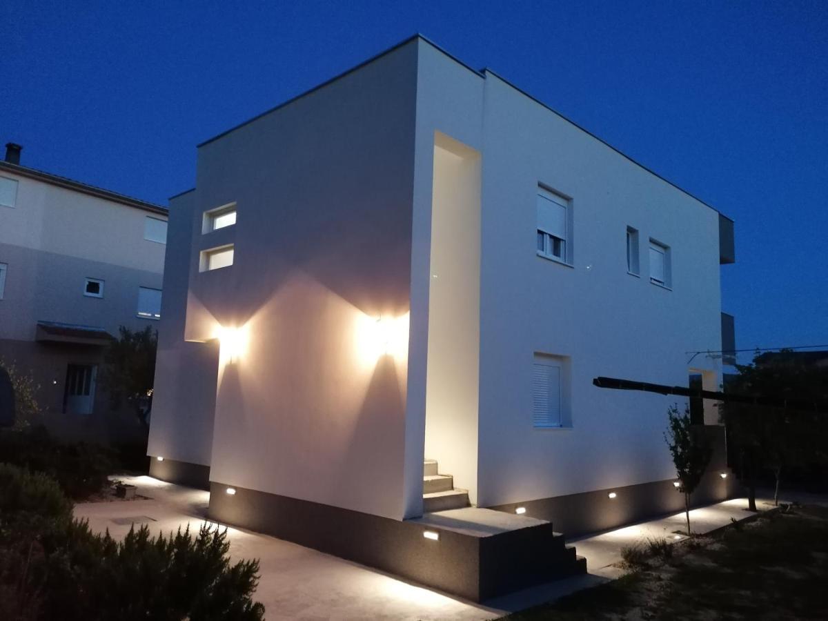 Apartments Lota Starigrad Paklenica Buitenkant foto