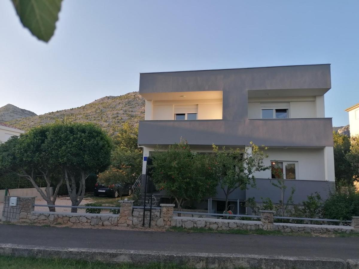 Apartments Lota Starigrad Paklenica Buitenkant foto