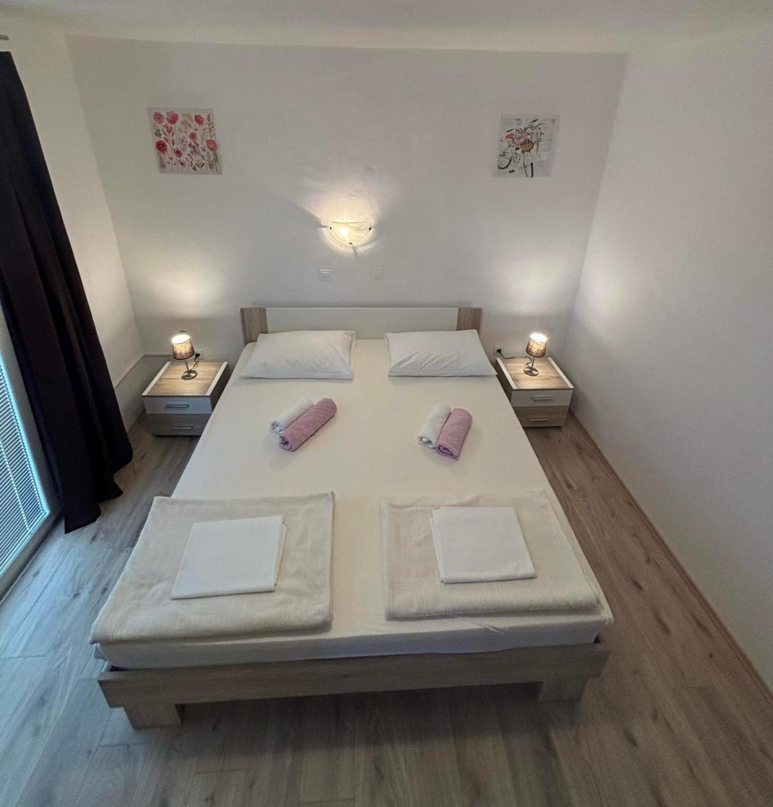 Apartments Lota Starigrad Paklenica Buitenkant foto